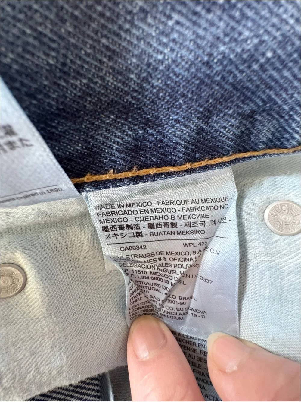 Levi's Men's 38x34 Classic 550 Regular Fit Jeans - in blue